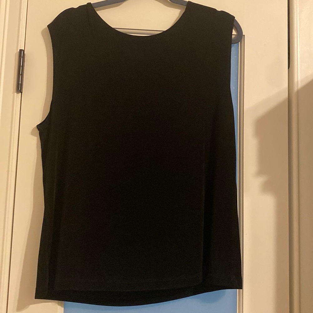 Black sleeveless shirt